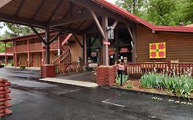 Smoky Falls Lodge